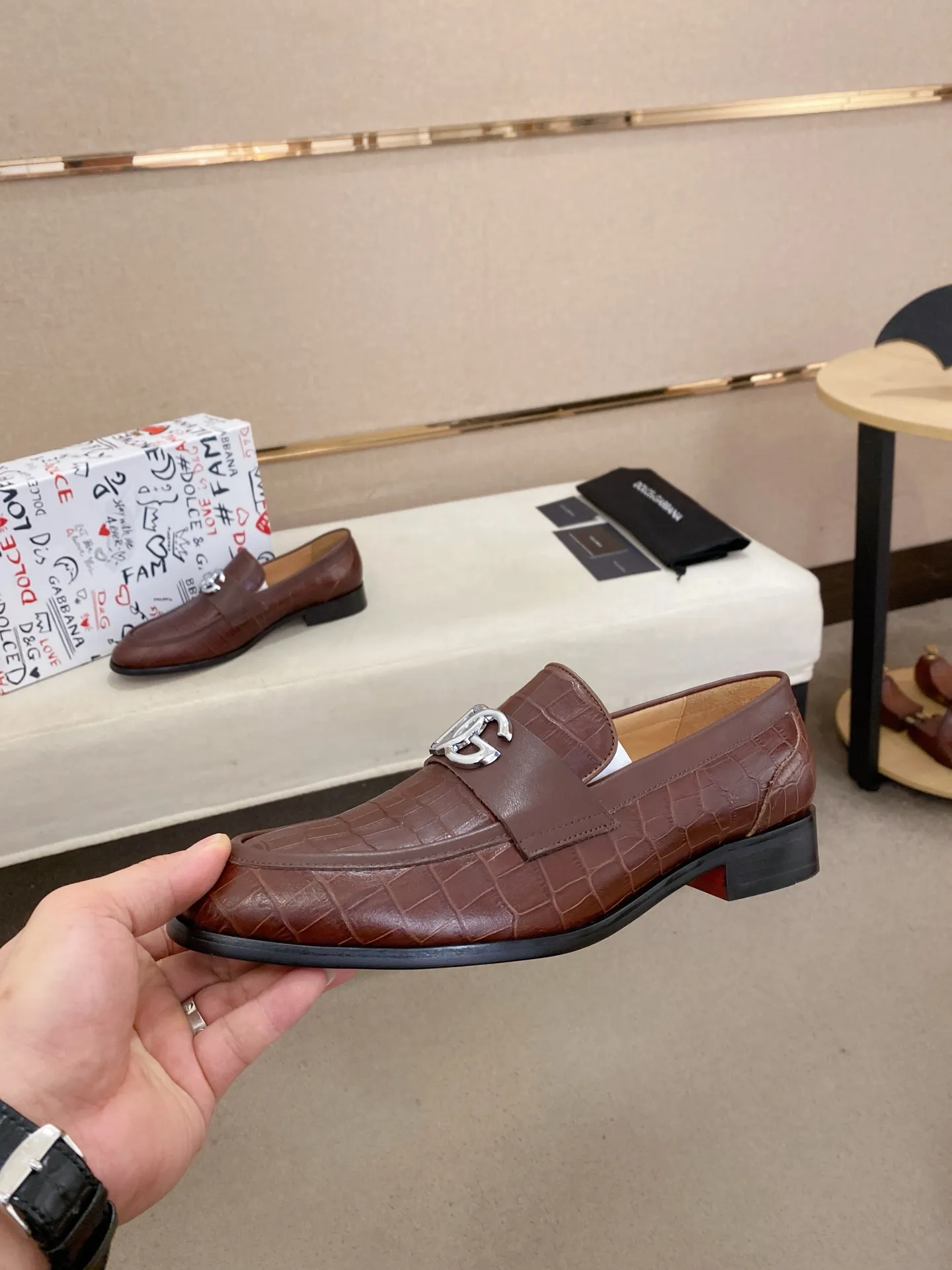 Men's clothing and shoes💰 520💰🌲DG top-notch🔍🔍men's new leather shoes🚹sold at the same time⚠The uppers are imported cowhide from Italy, the entire imported cowhide lining, and imported accessories💪💪, completely 1⃣️ vs. 1⃣️🇮🇹 💪💪, ⚠Sole: The original sole is specially provided by the original factory, the exclusive movable molded sole is super comfortable, ⚠Original factory follow-up goods, 🔍🔍high quality, can be entered and exited at will, welcome to compare ⚠Size number: 38-44. Can be customized 45 non-returnable